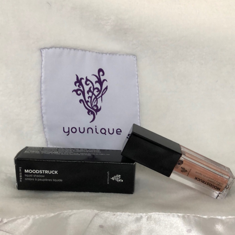 Younique Moodstruck Liquid shadow - Reverent
